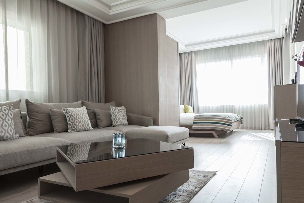 Lahoya Homes, Beirut 20/50
