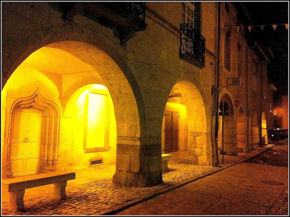 HOTEL LE BOURGOGNE 25/50