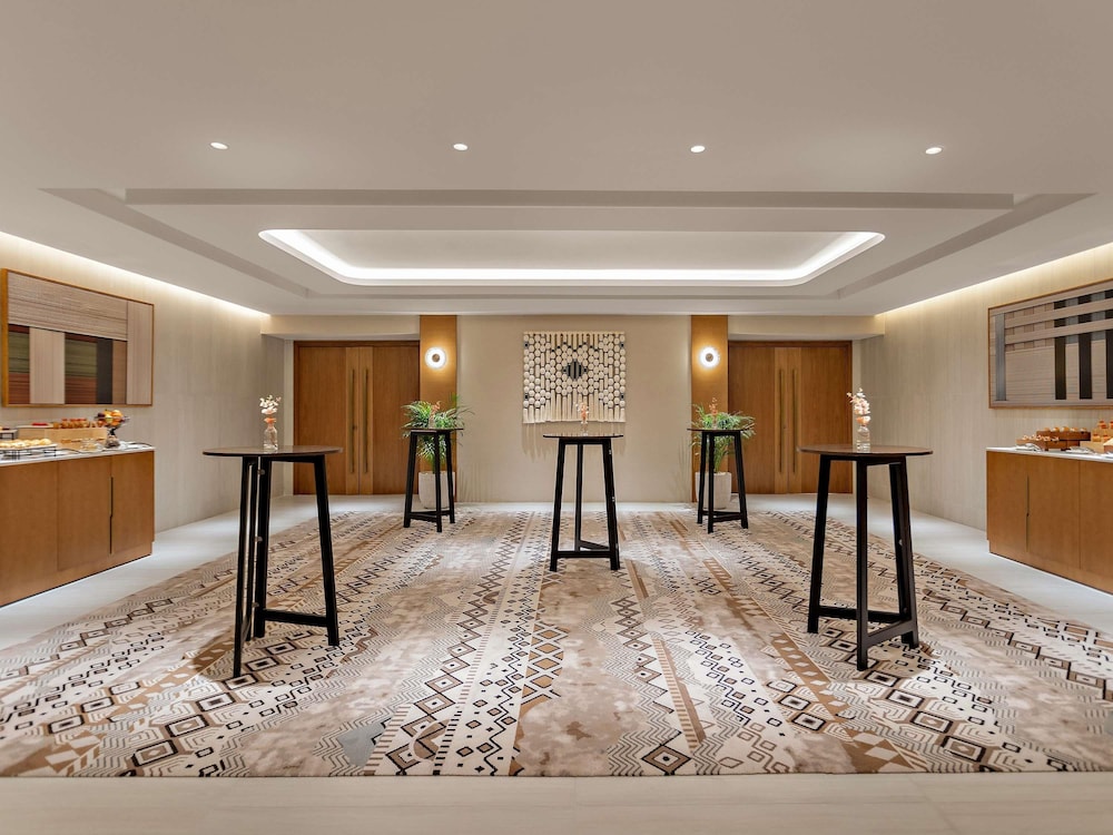 MERCURE ABU DHABI DOWNTOWN 36/58