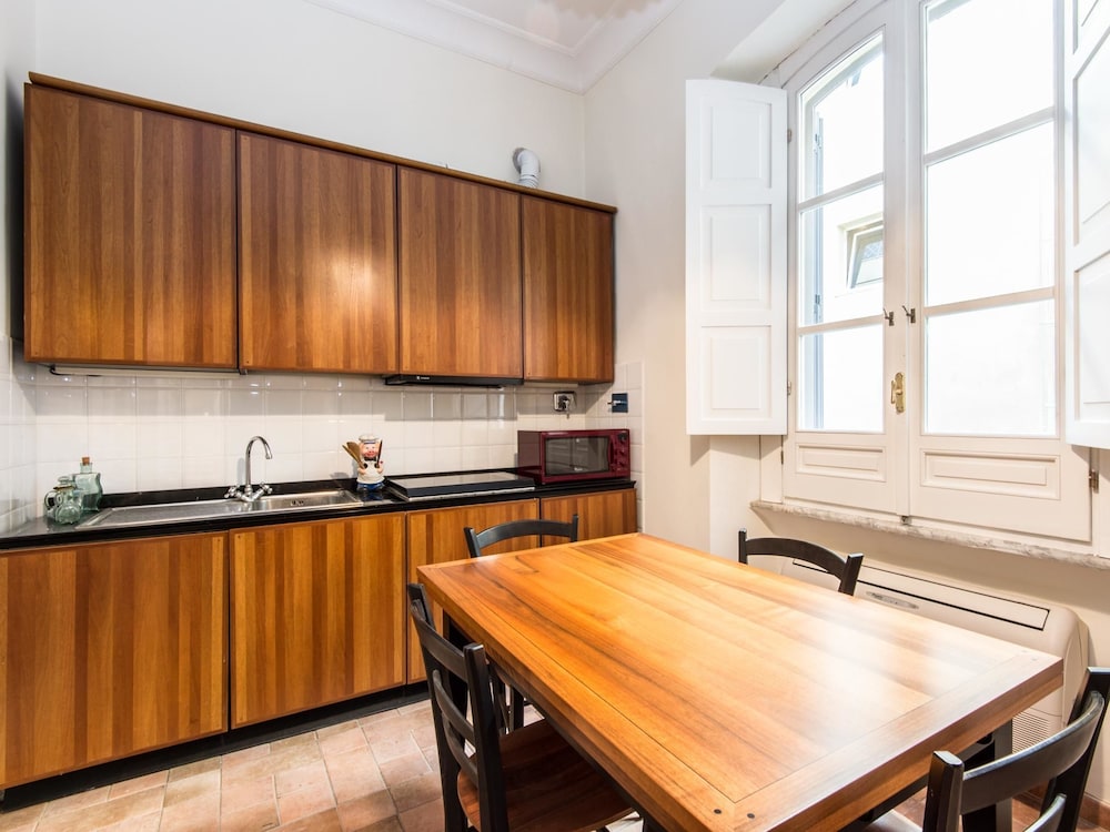 RSH Luxury Vatican Four Bedroom Apartment 27/36