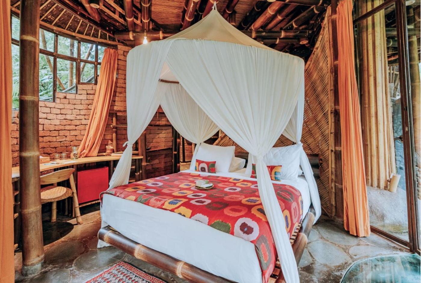 2 Bedrooms, Riverside, Suite, House