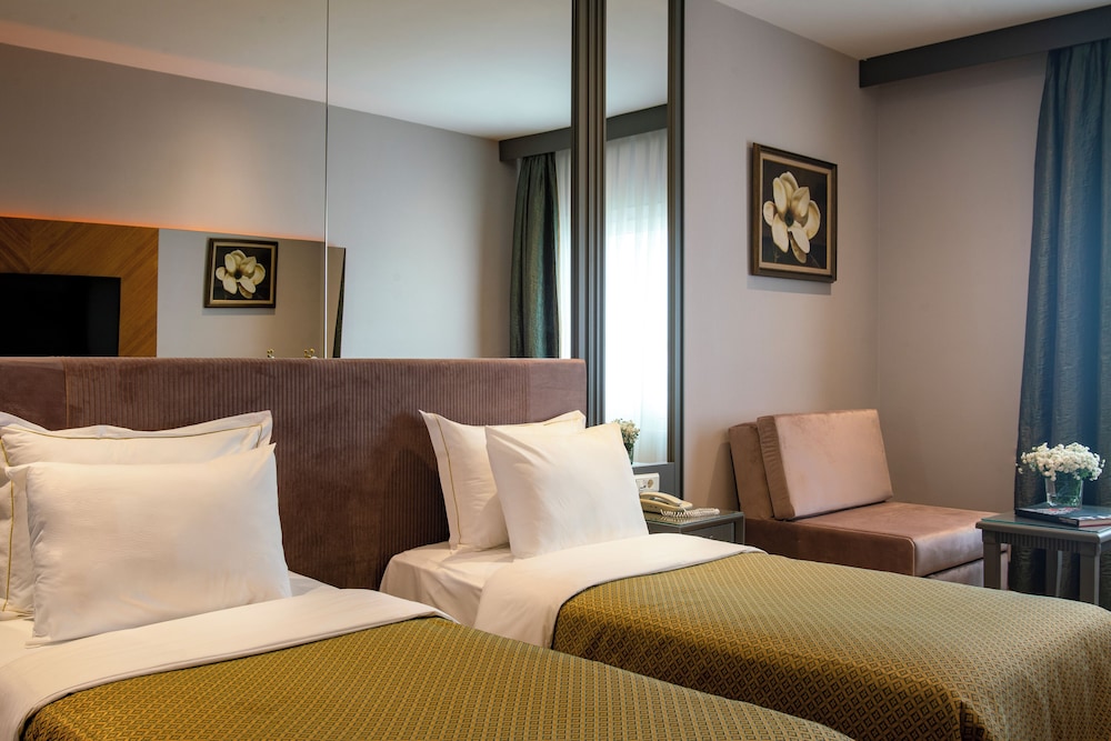 Oran Hotel 22/62