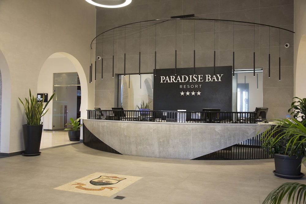 PARADISE BAY RESORT 19/80
