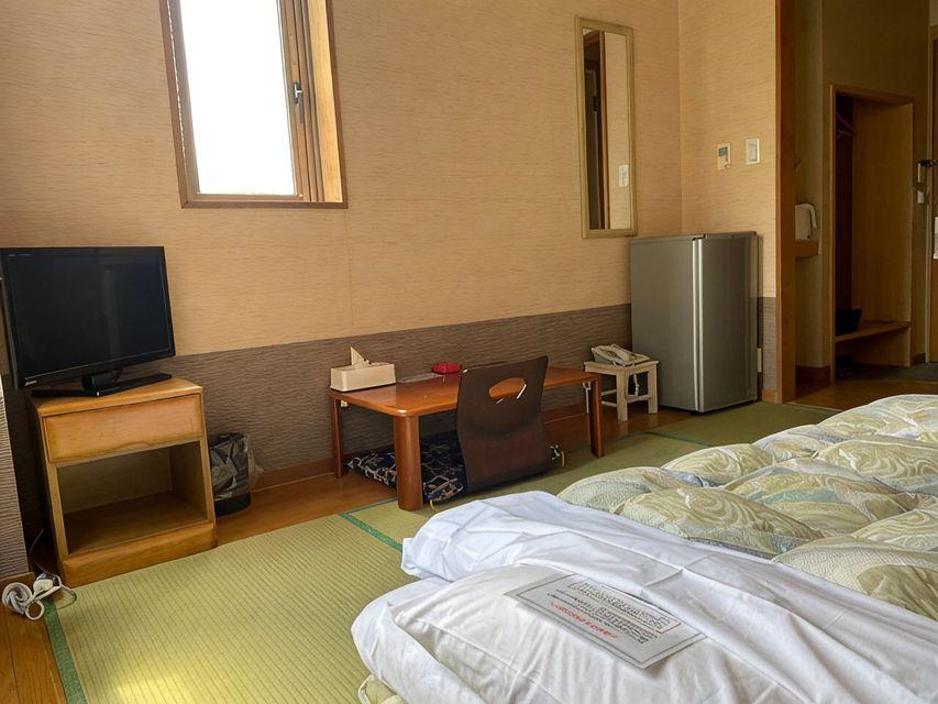 Japanese, Twin Beds, Smoking