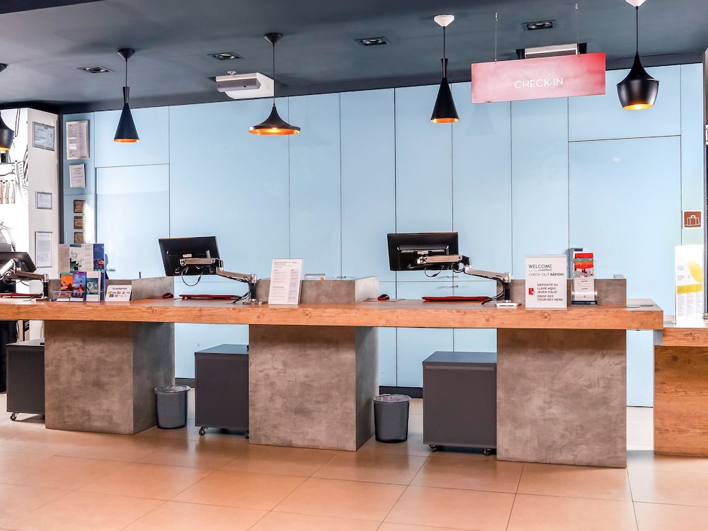 Ibis Asuncion 7/69