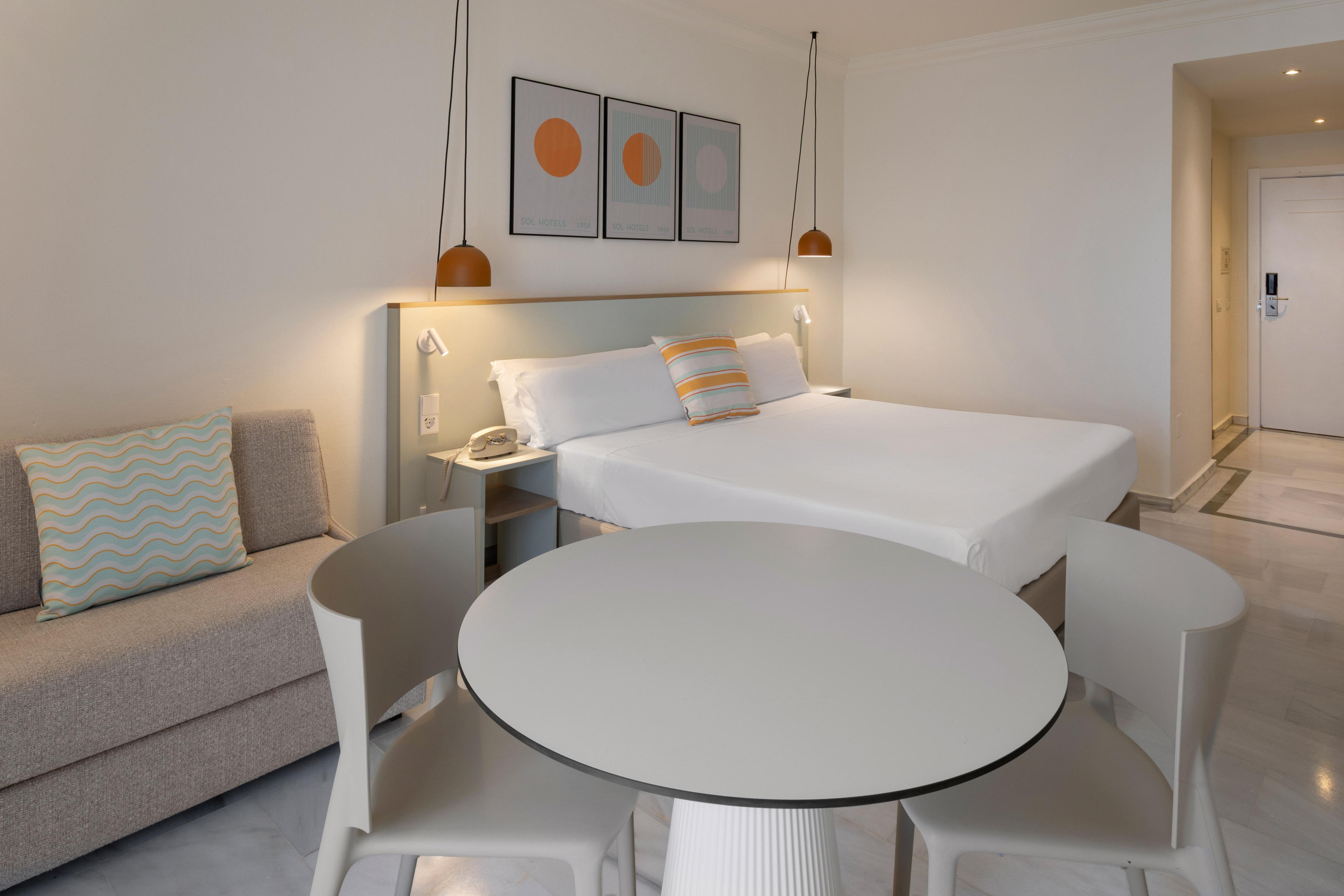 Standard, Side Sea View, Balcony or Terrace