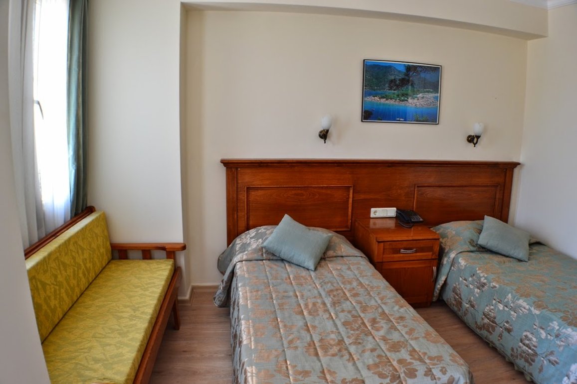 UNSAL HOTEL 10/45