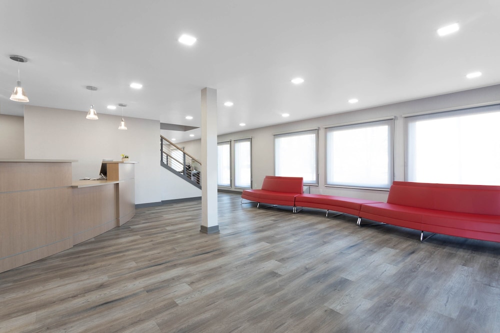 Travelodge by Wyndham Elkhart 7/54