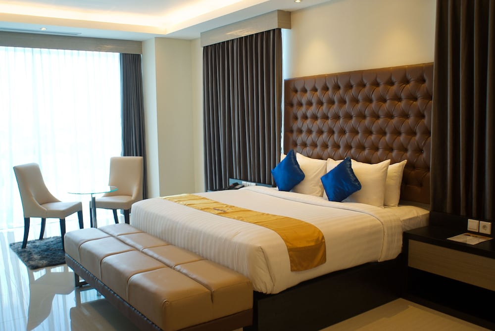 The Safin Hotel 6/25