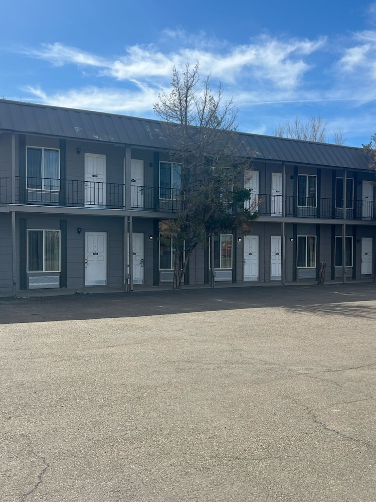 Sundowner Inn Forsyth I 94 in FORSYTH - MT