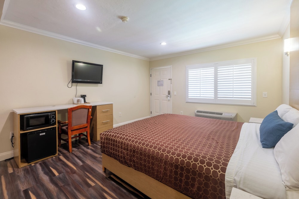 SUPERIOR, KING BED