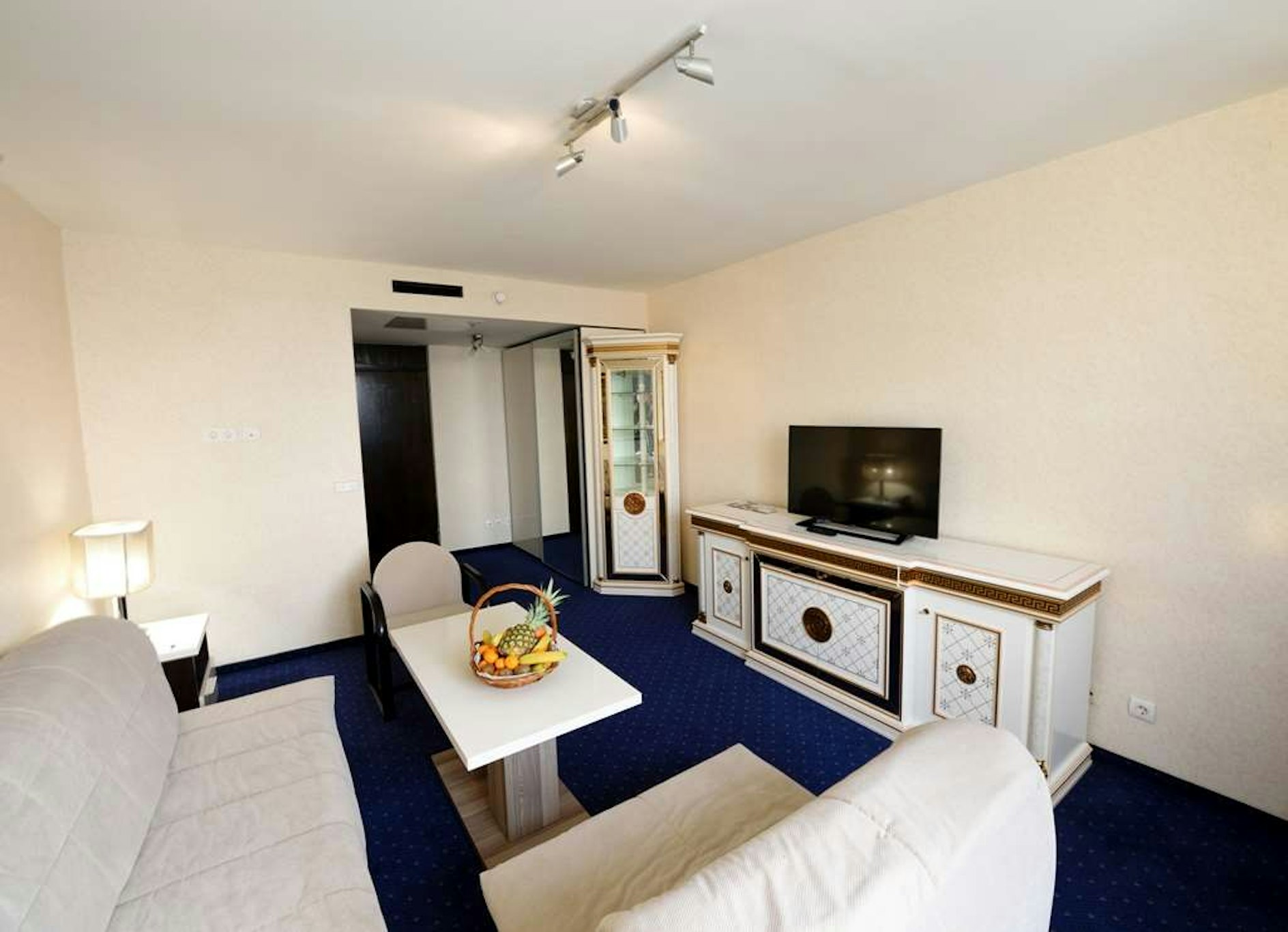 Hotel Holiday 20/23