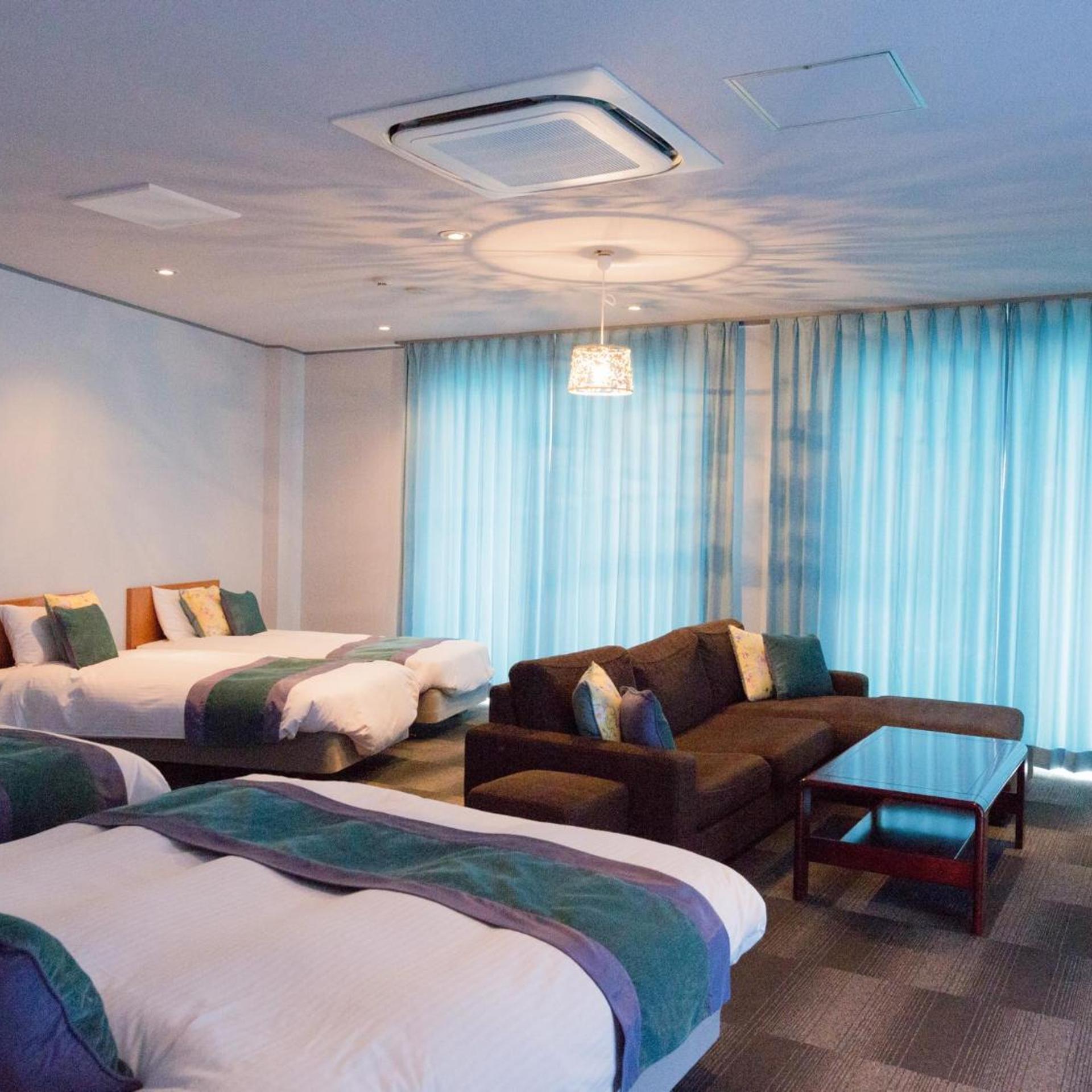 Room, Quadruple