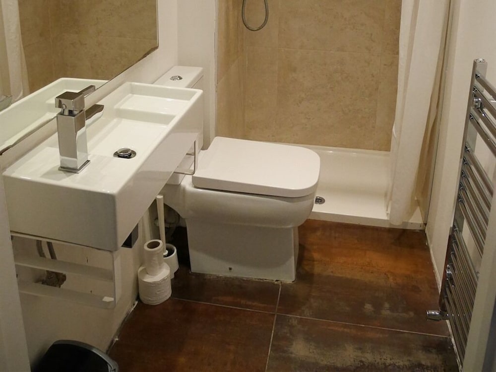 غرفة بسرير مزدوج بحمام مشترك، Kew Rooms 3/6