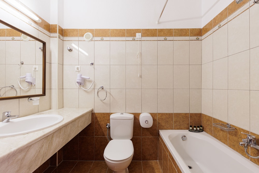 Aphrodite Beach Hotel Corfu 47/49