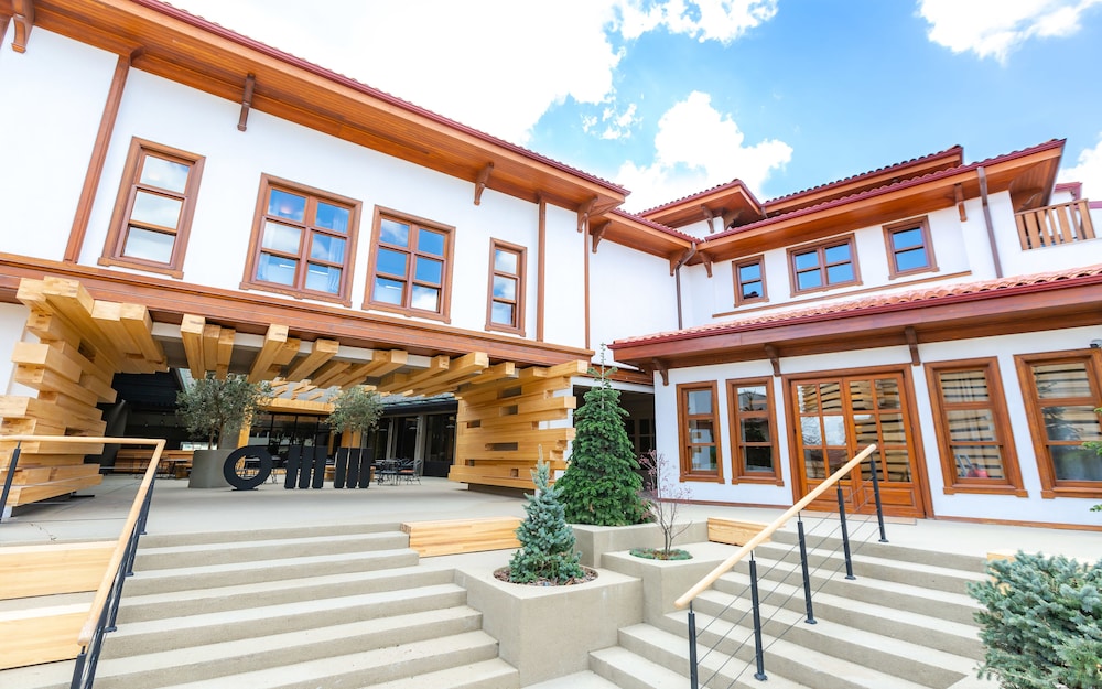 Omm Inn Hotel 5/47