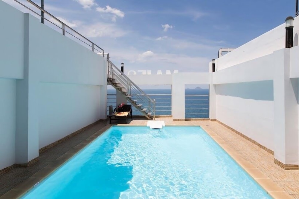 swimming pool spa