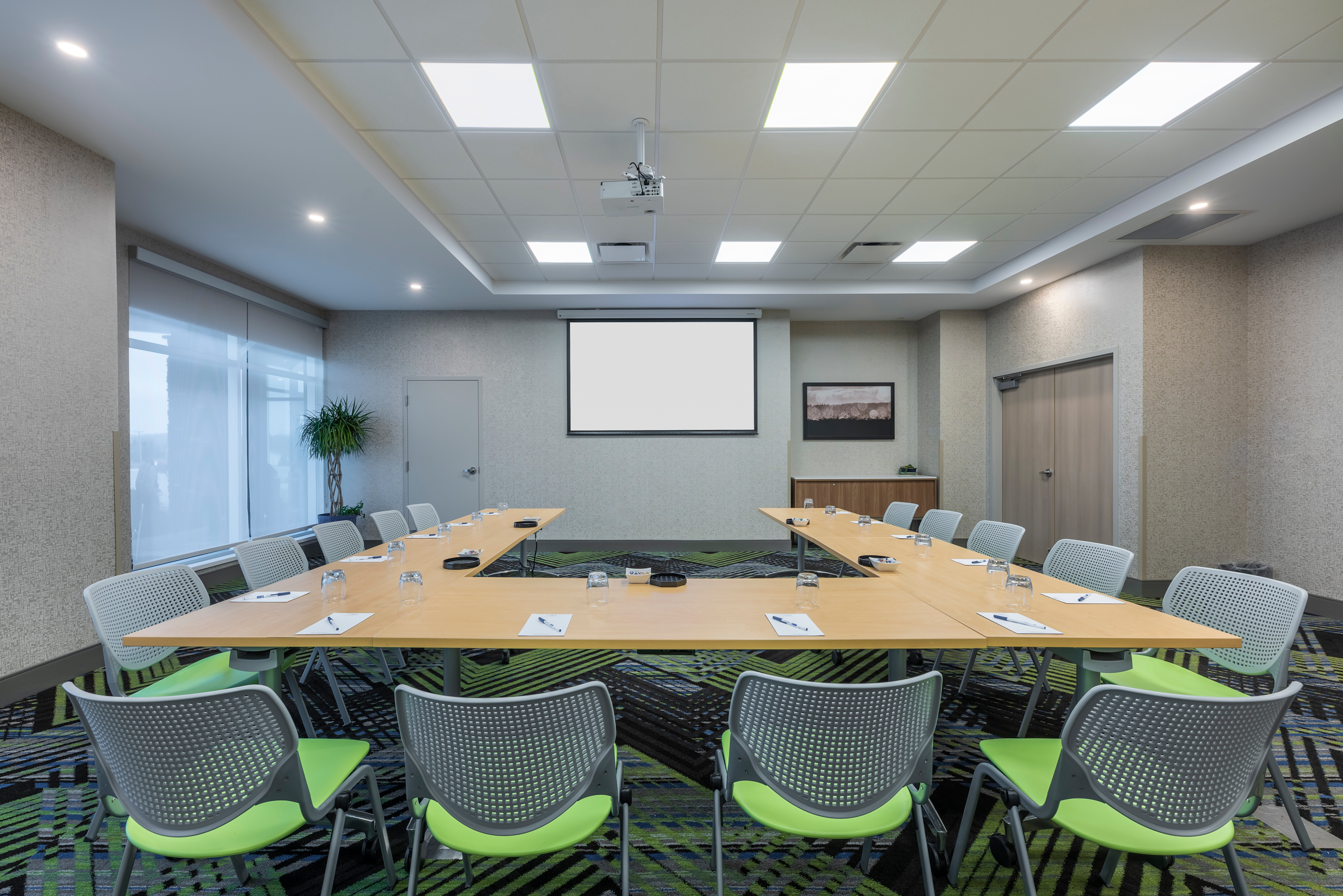 Holiday Inn Express Suites Moncton 53/63