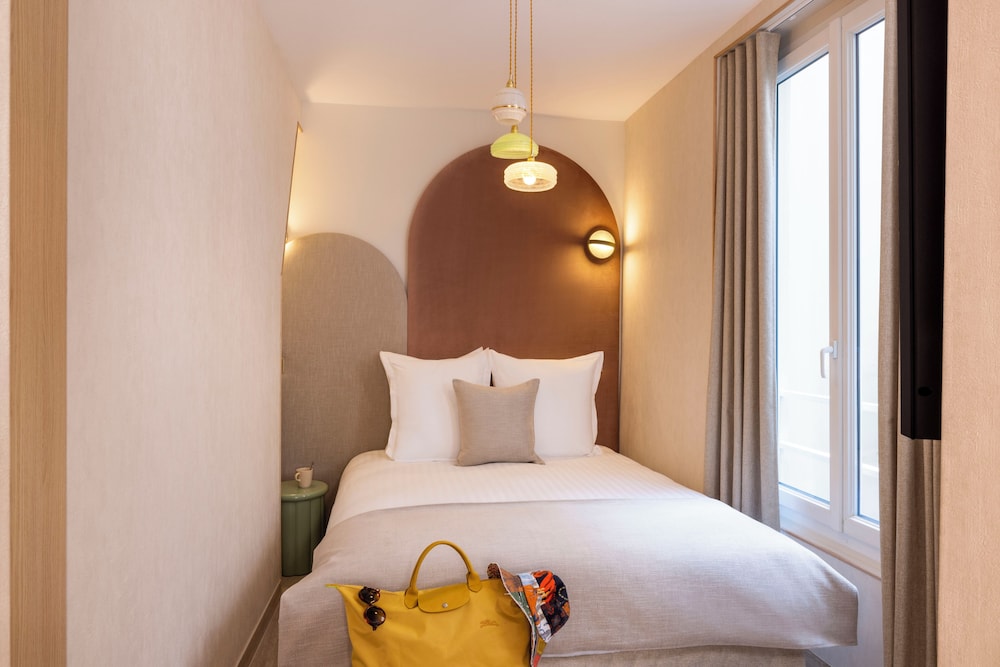 1 BEDROOM, APARTMENT, TERRACE