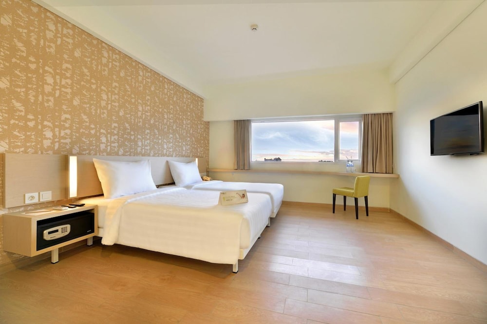 Whiz Hotel Sudirman Cilacap 25/60