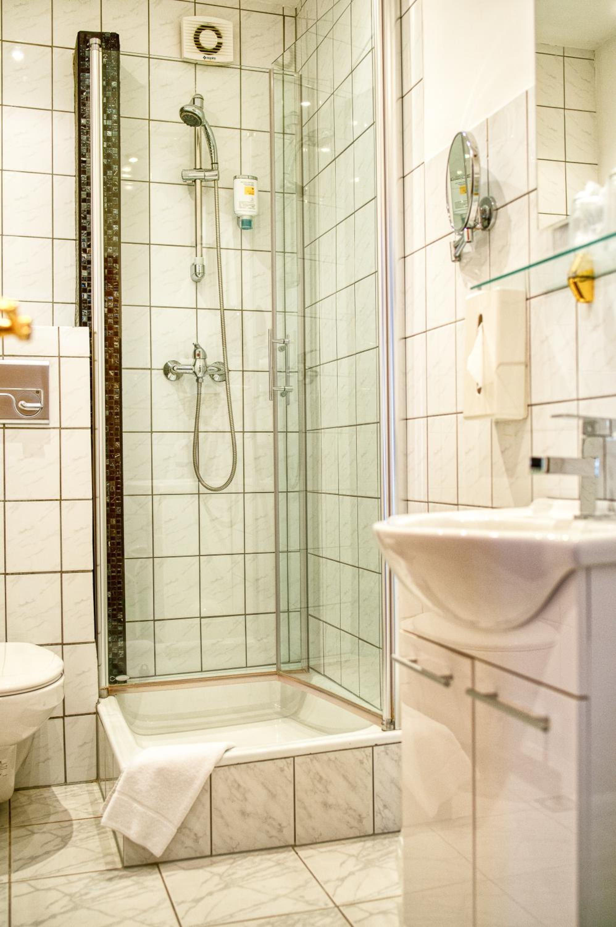 Central-Hotel am Konigshof 50/50