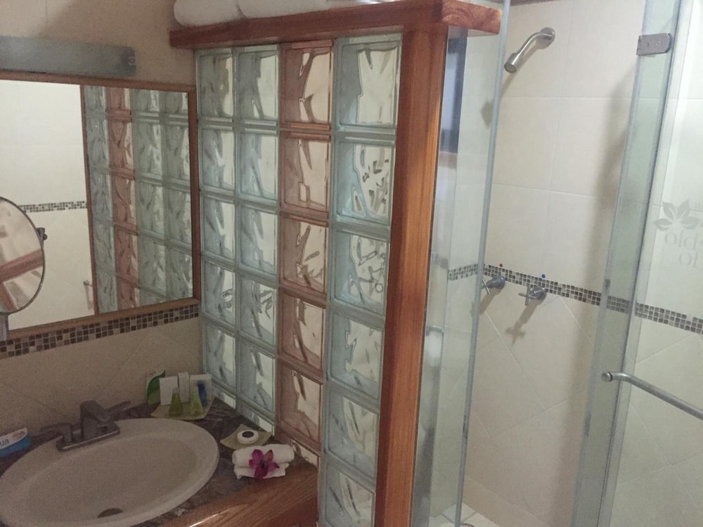 Hotel Boutique Pueblo Lindo 46/47