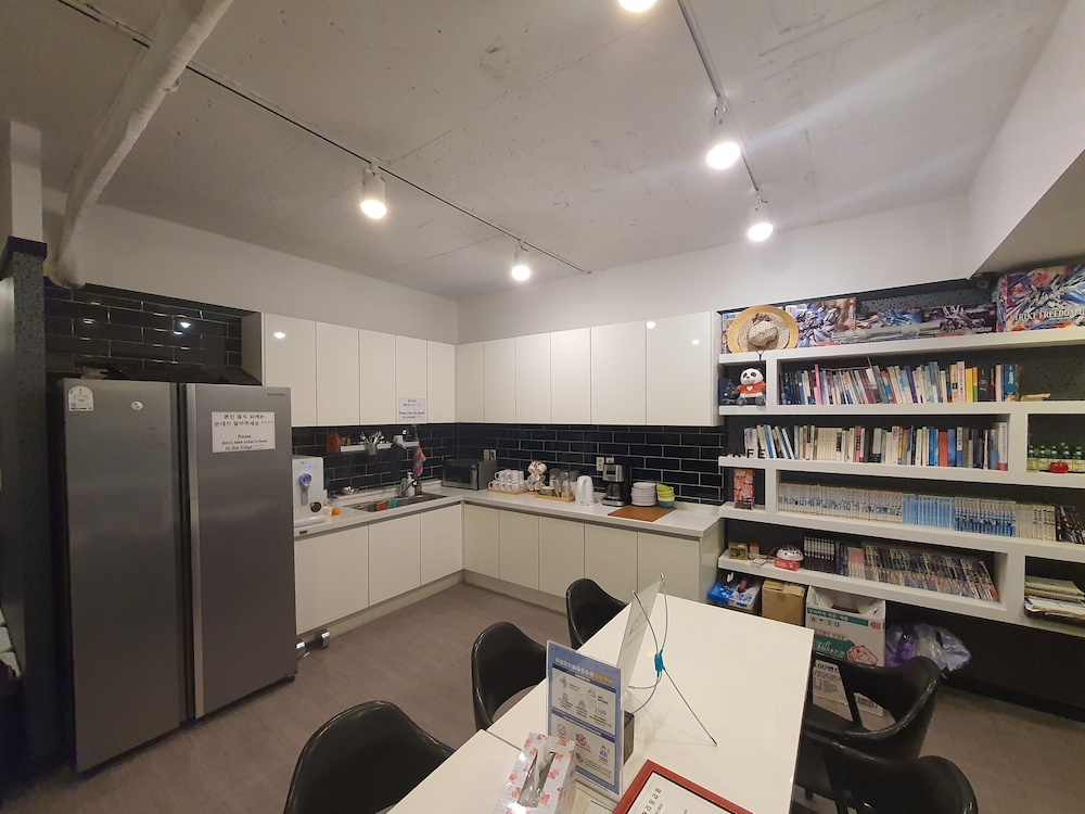Mozzi Hostel 32/50