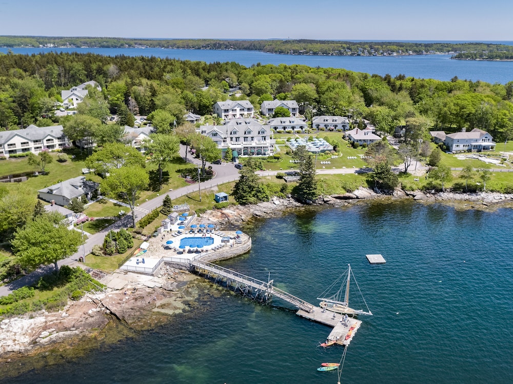 Spruce Point Inn Resort Spa 39/40