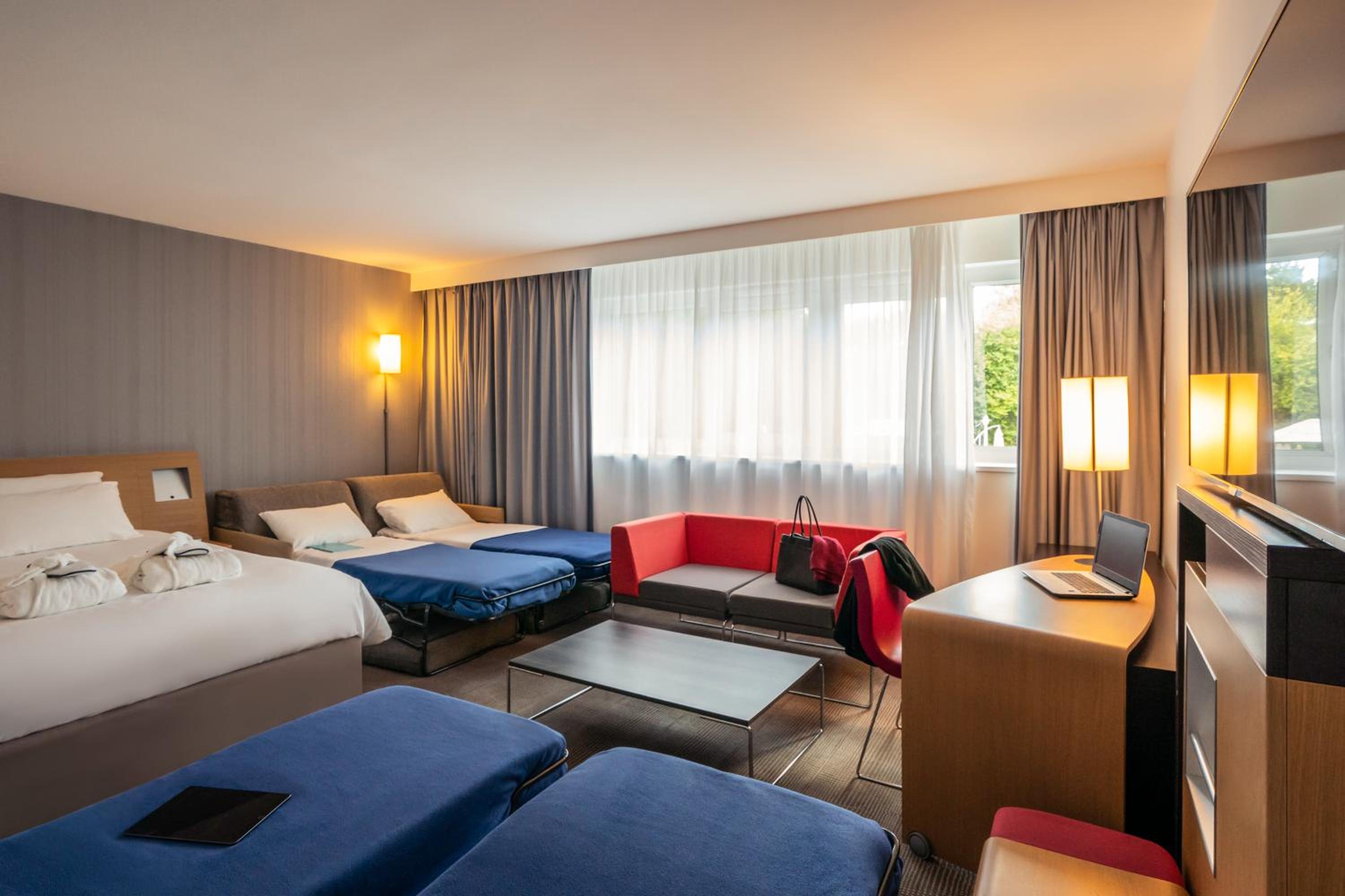 جناح بسرير مزدوج مع أريكة، Novotel Roissy Saint-Witz 3/10