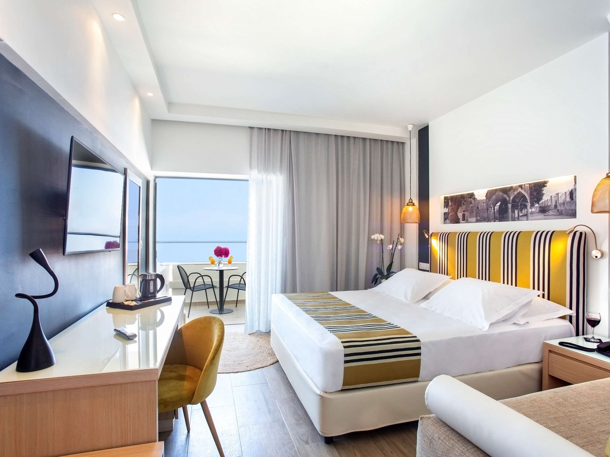 SUPERIOR, KING BED, SOFA, BALCONY
