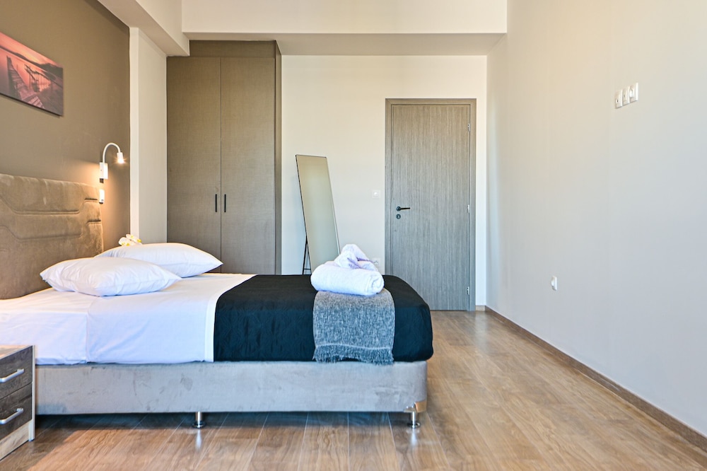 Thisean Modern Suites 25/50