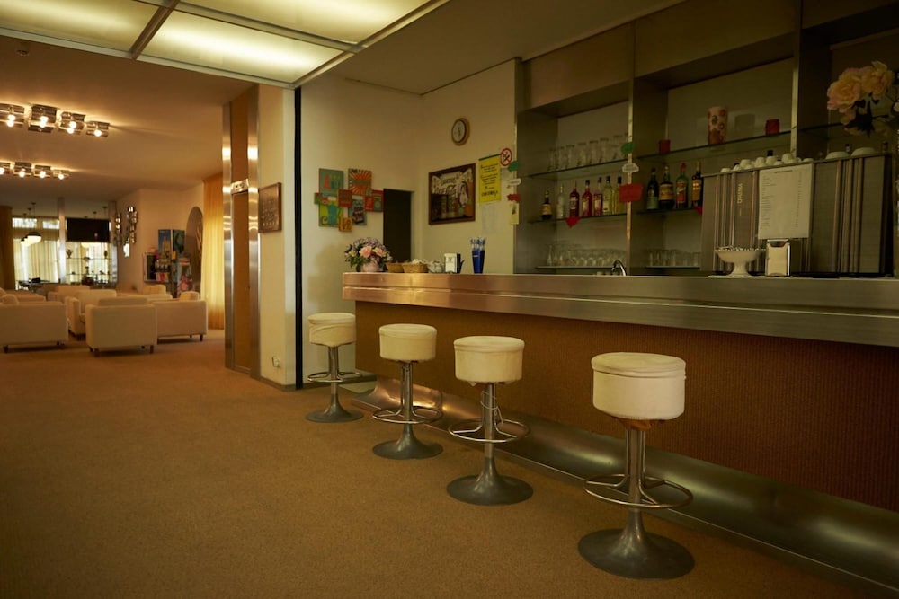 HOTEL PRESIDENT 23/35