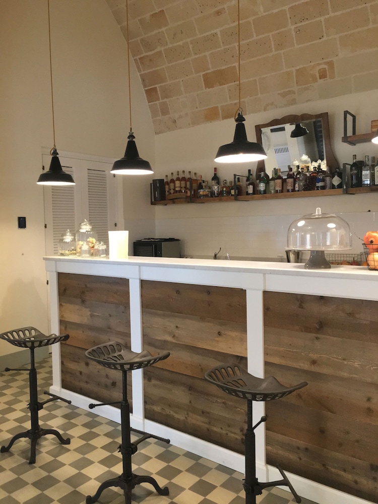 VINILIA WINE RESORT 8/78