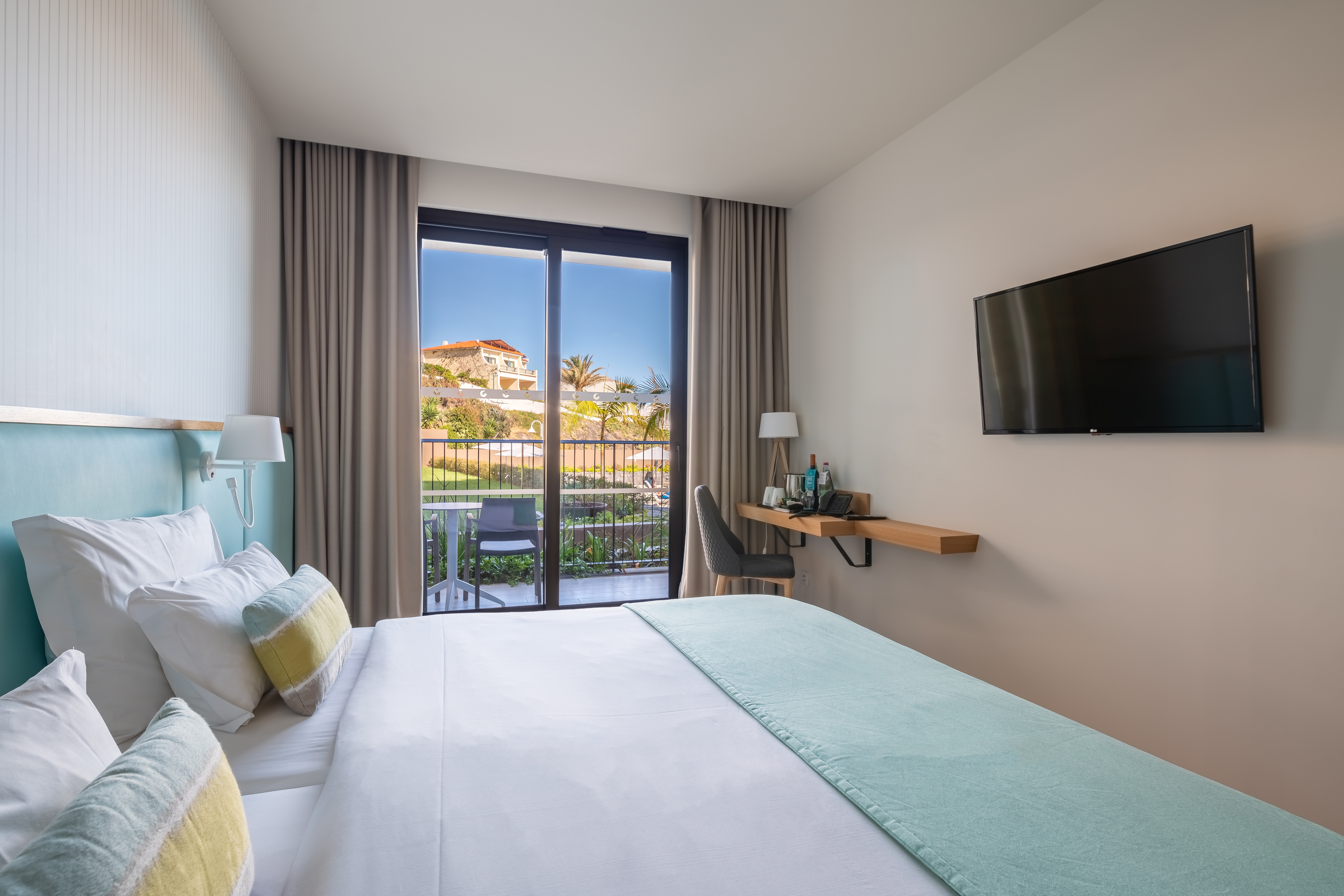 Room, Double or Twin Bed, Garden View