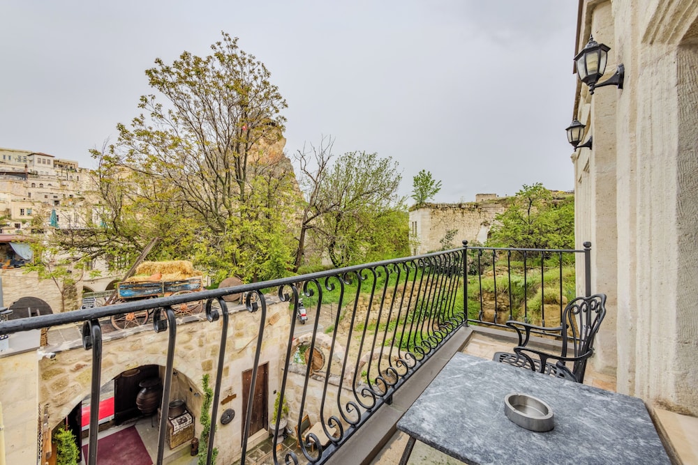 Cappa Via Cave Hotel 22/38