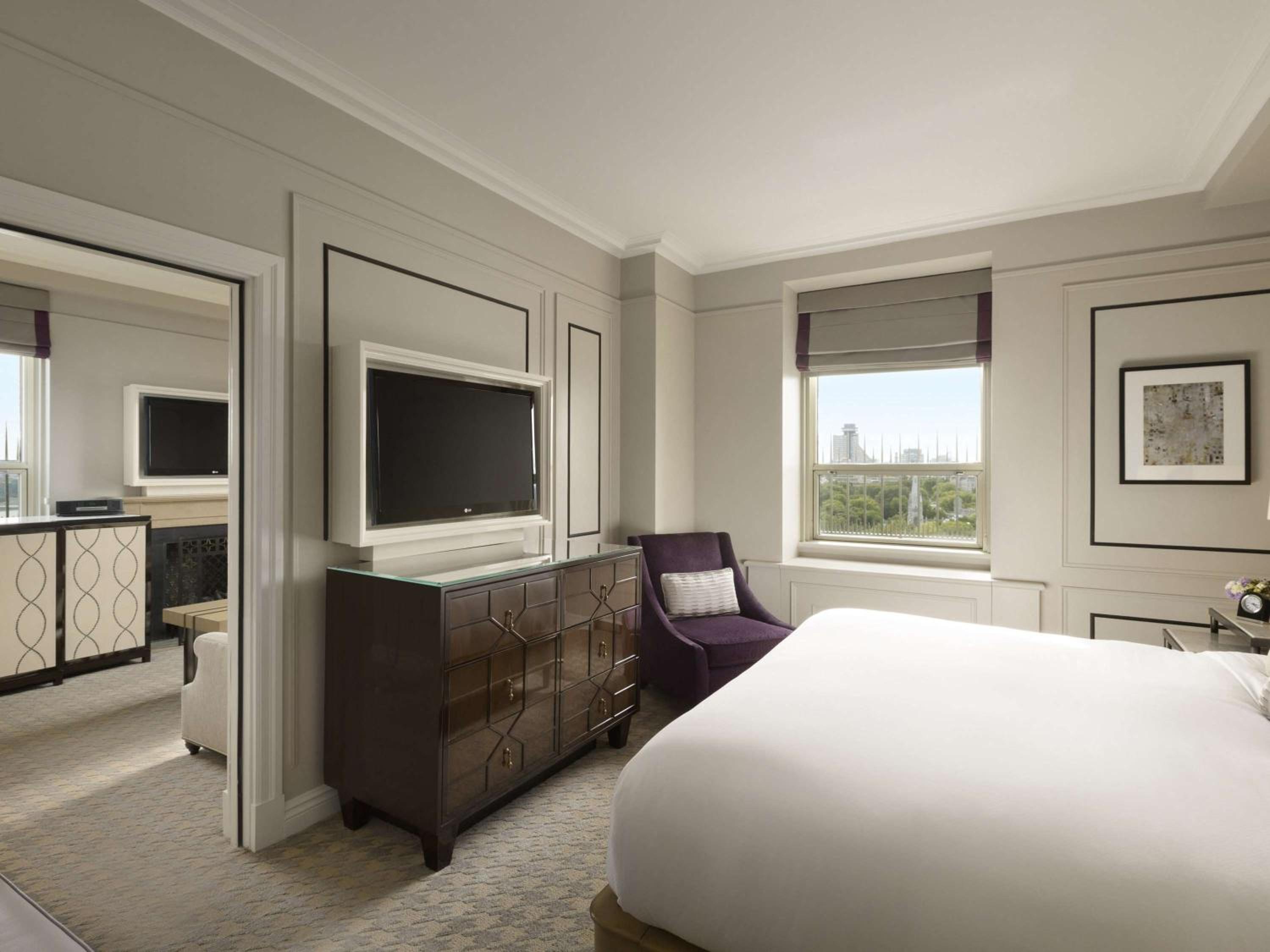 Fairmont Gold, Junior Suite, City or River View