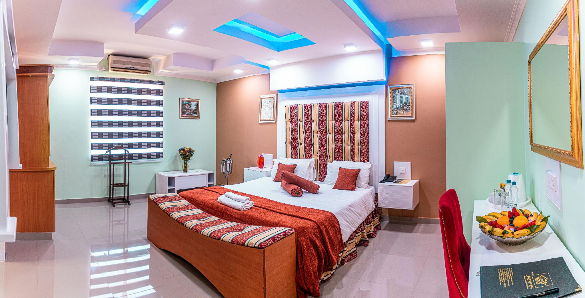 2 Bedrooms, Family Suite, Queen Bed, Garden View