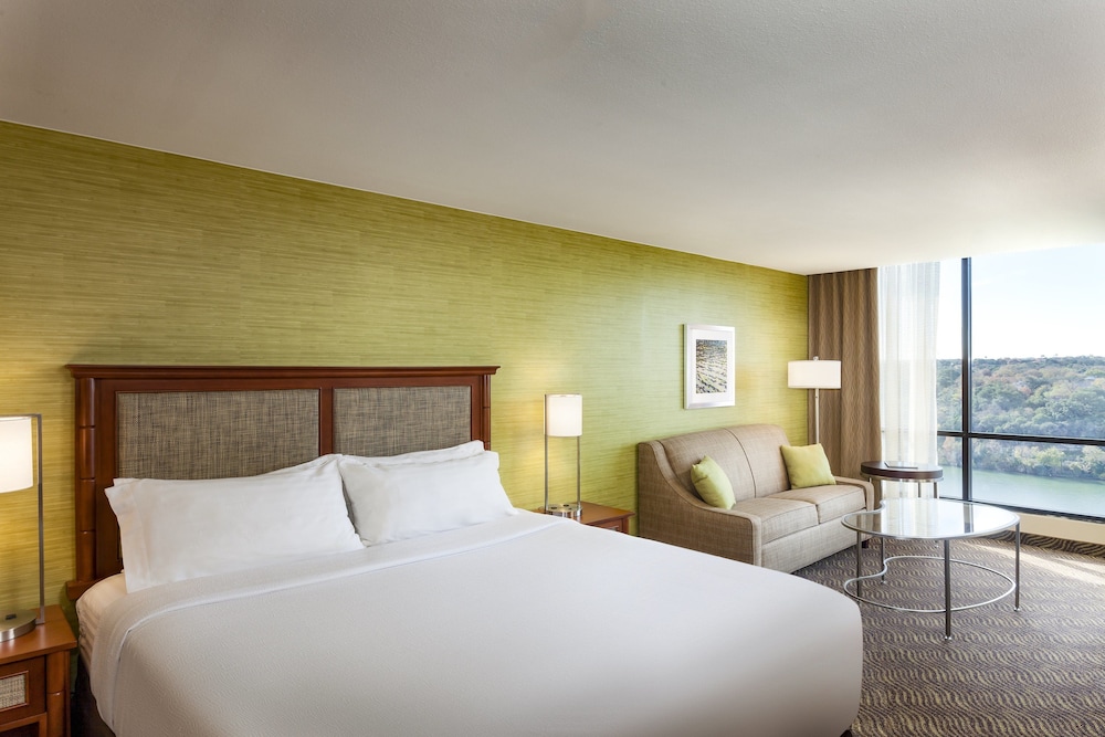 Holiday Inn Austin Town Lake Hotel 10/50