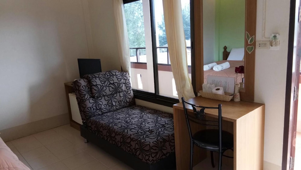 Front Beach Hotel 16/26