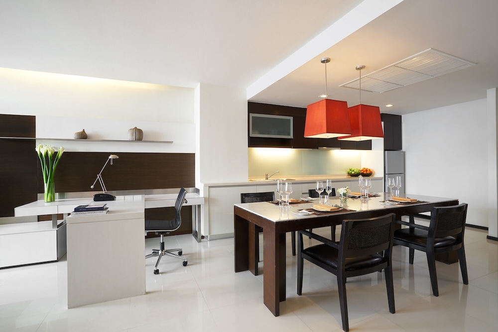 JC Kevin Sathorn Bangkok Hotel (ex. Anantara Sathorn Bangkok Hotel) 46/64