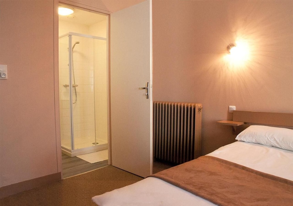Hotel Des Pyrenees 18/37