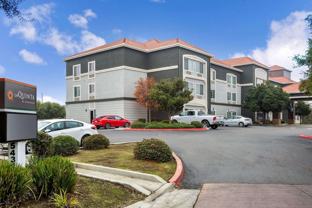 La Quinta Inn & Suites by Wyndham Visalia/Sequoia Gateway 1/60