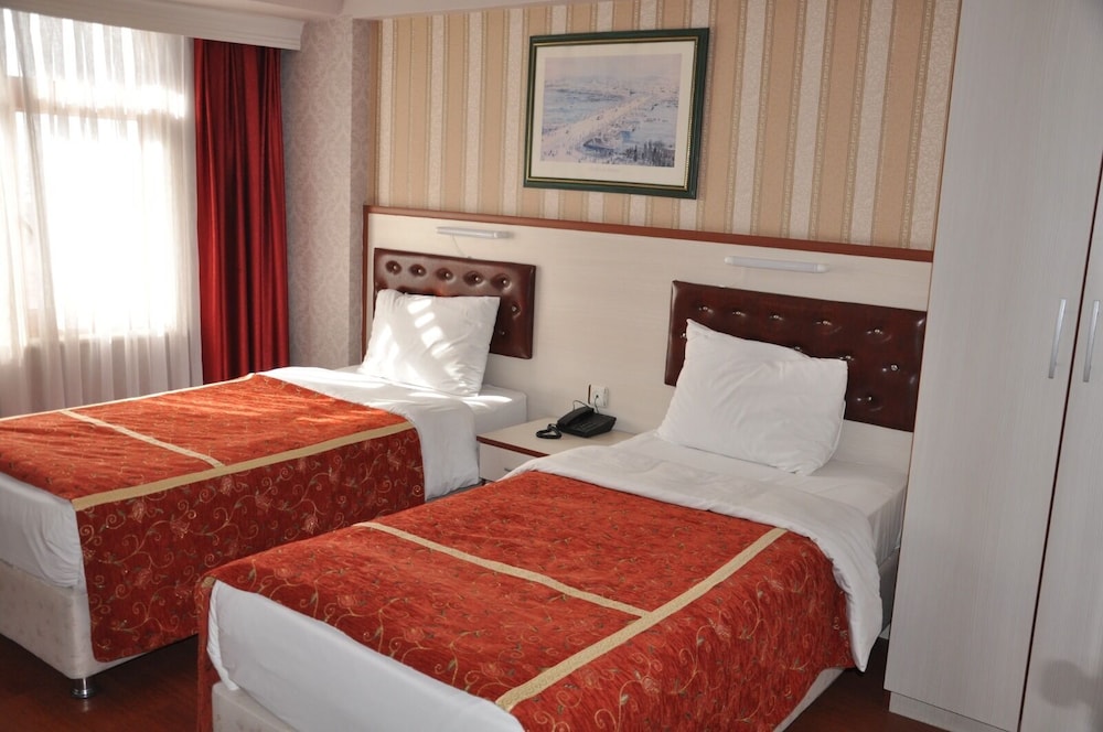 ROOM, SINGLE