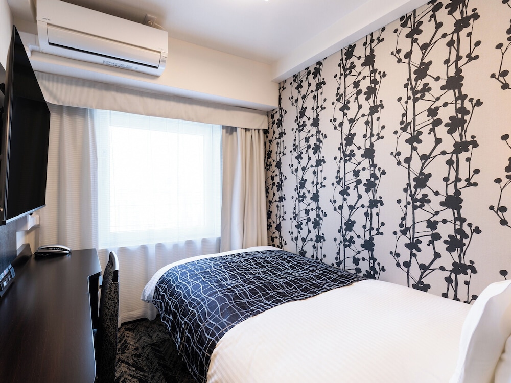 ROOM, SINGLE