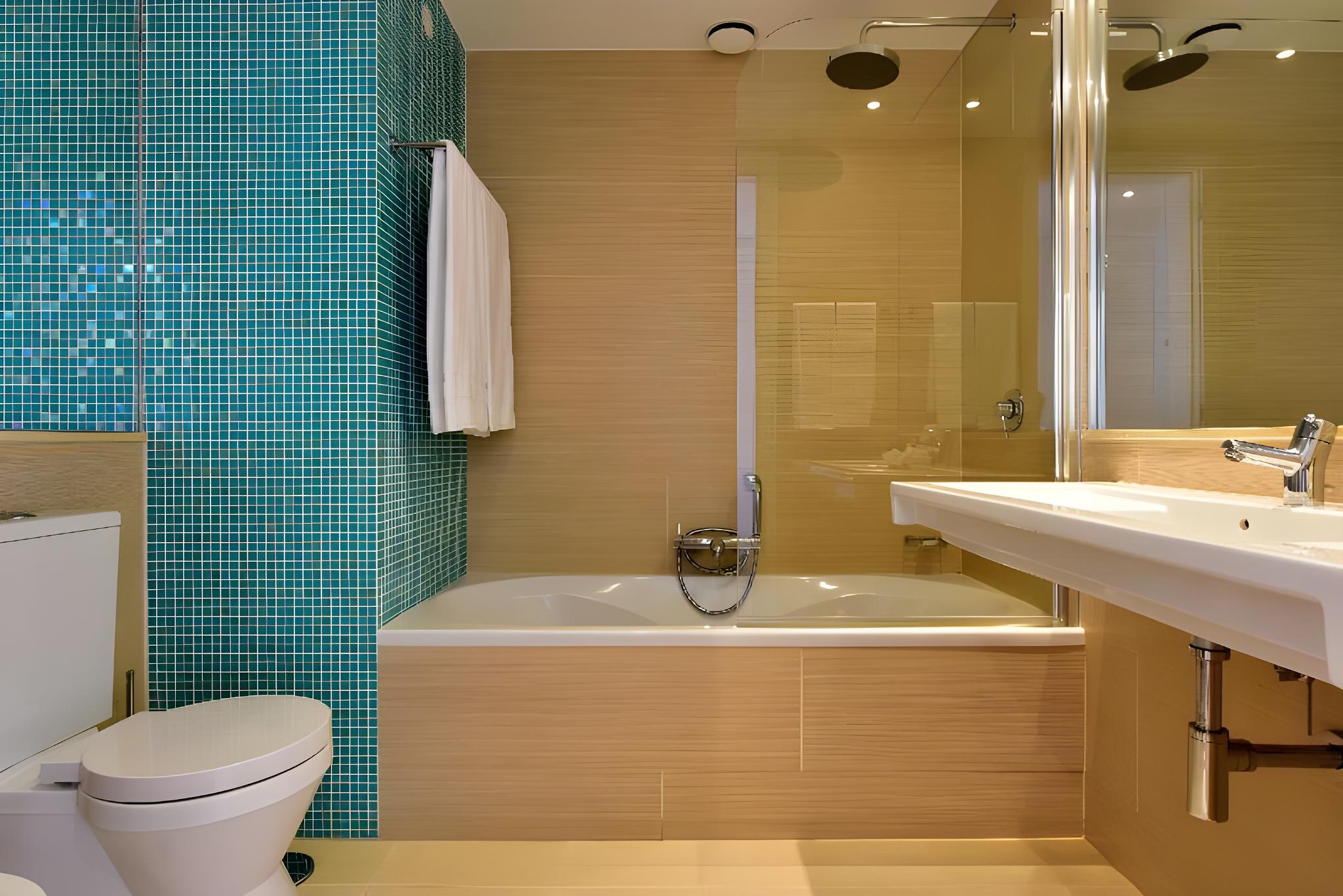 Deluxe, Double or Twin Bed, Side Sea View