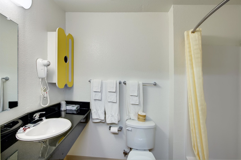 Studio6 Sweetwater, TX 32/33