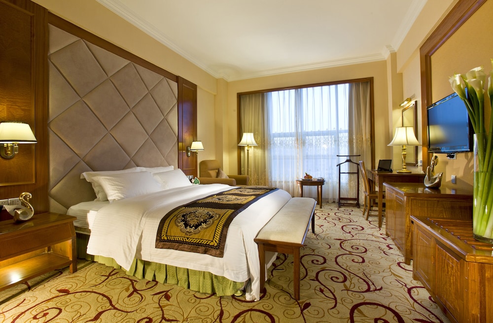 Gladden Hotel Fenggang 5/22