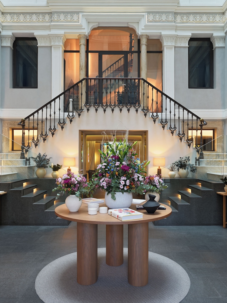 H10 Urquinaona Plaza Hotel 67/72