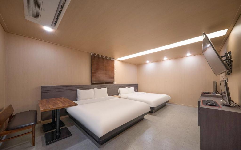 Icon Motel 26/57