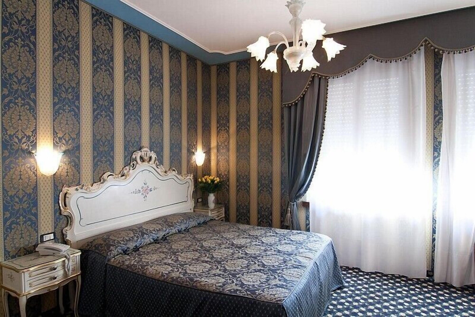 ROOM, TRIPLE